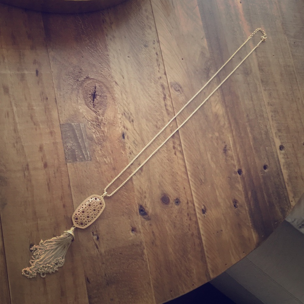 Kendra Scott necklace